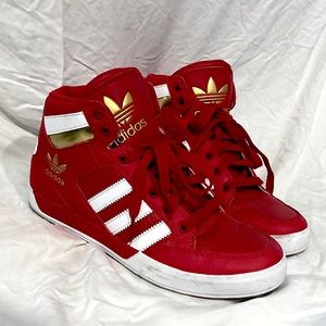 Adidas women’s Size 7 - Hard Court High Red/Gold/White